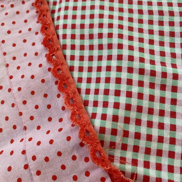 Pillow sham, 24 x 24 inch insert, 100% cotton, polka dots, gingham, eyelet trim. - Picture 5 of 5